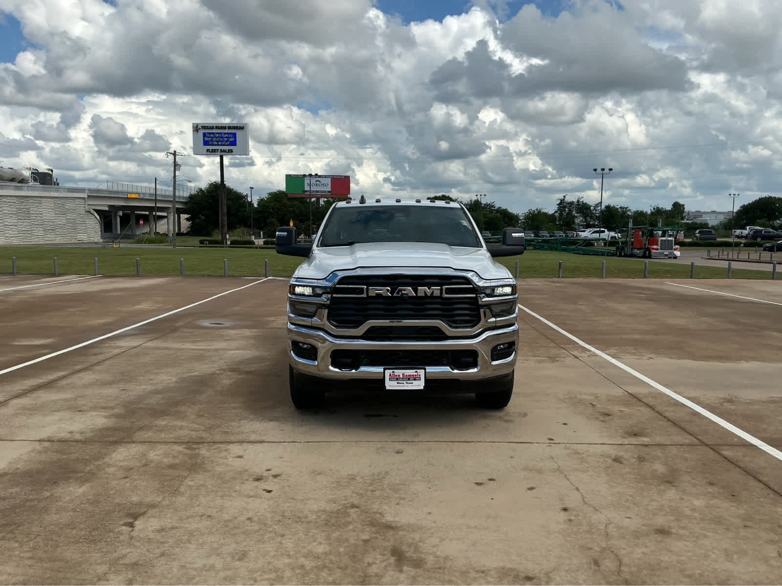 New 2026 Bright White Clear-Coat Exterior Paint RAM Lone Star image 3