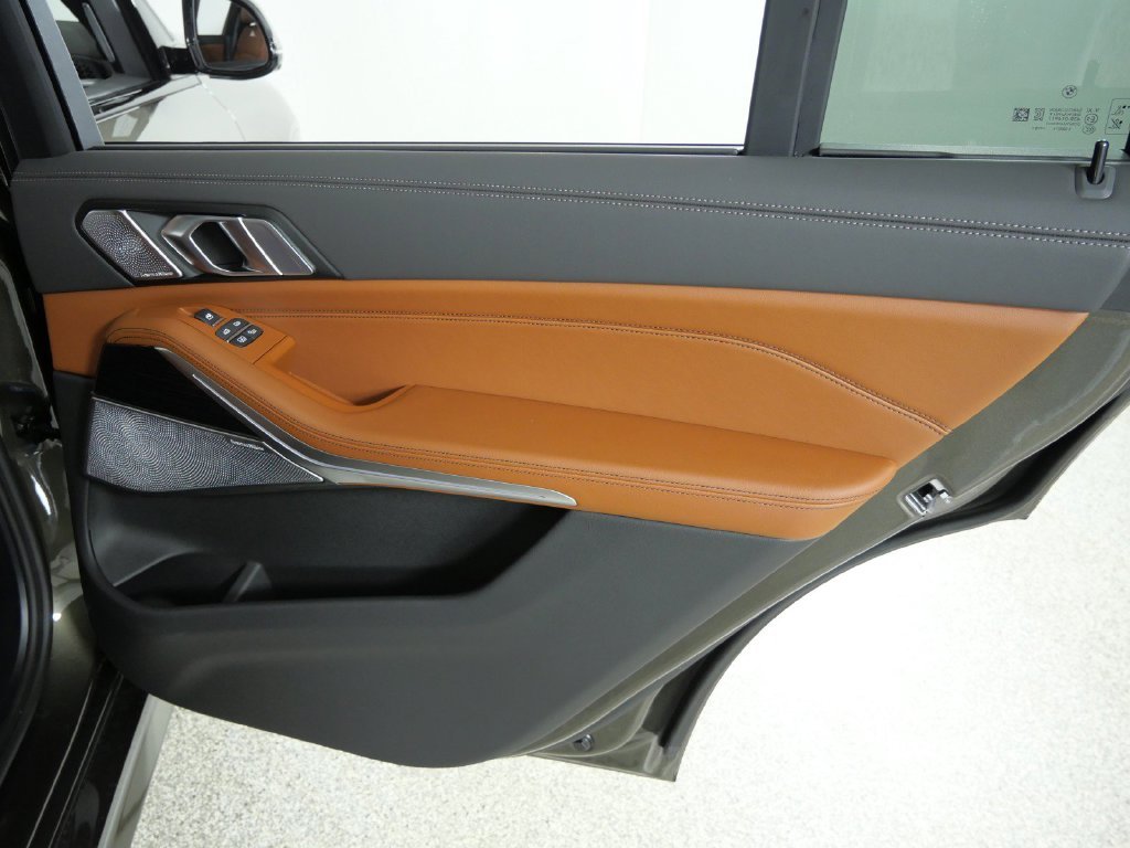 New 2027 Manhattan Green Metallic BMW xDrive40i image 25