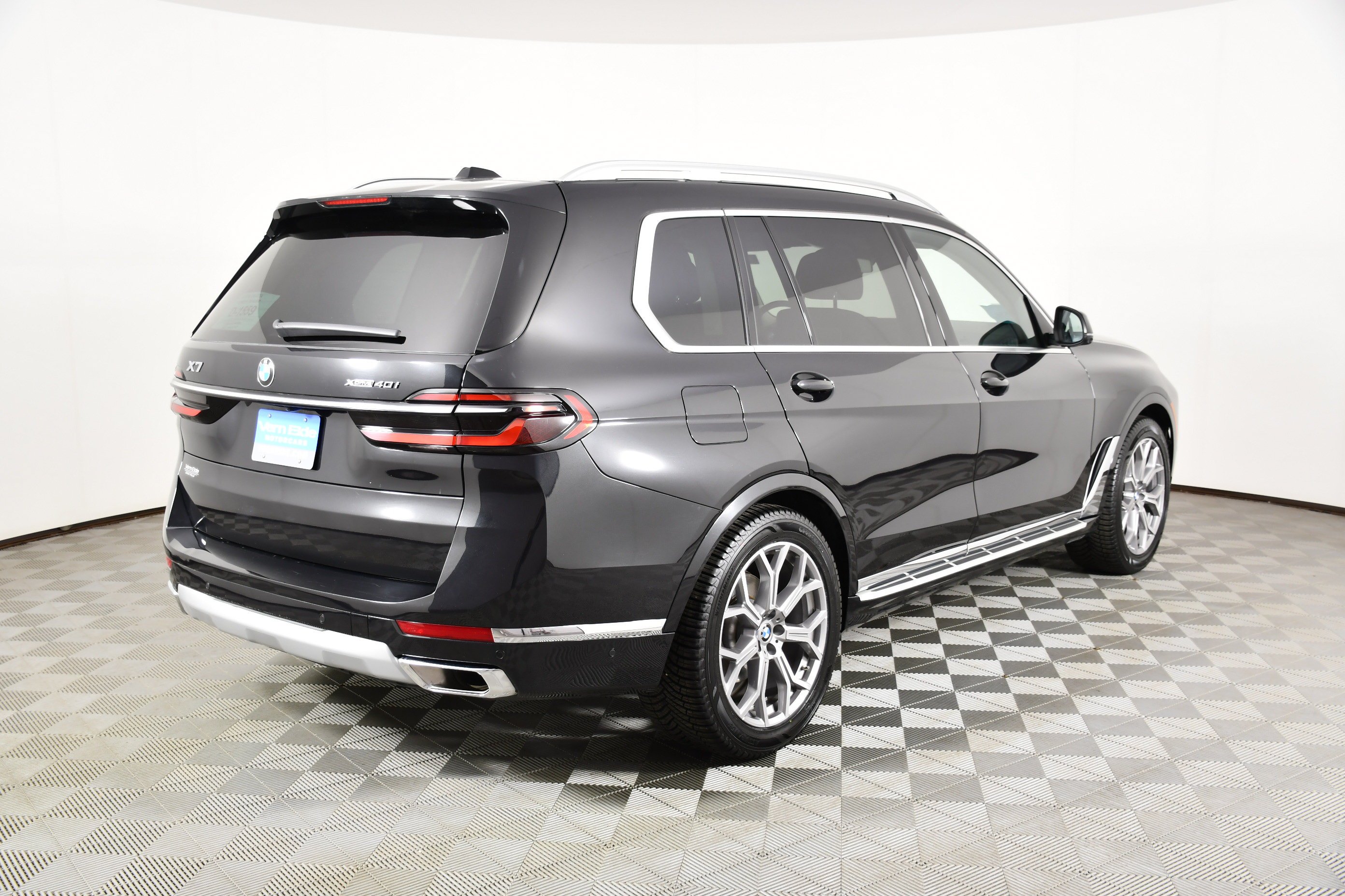 Used 2026 Black Sapphire Metallic BMW xDrive40i image 6