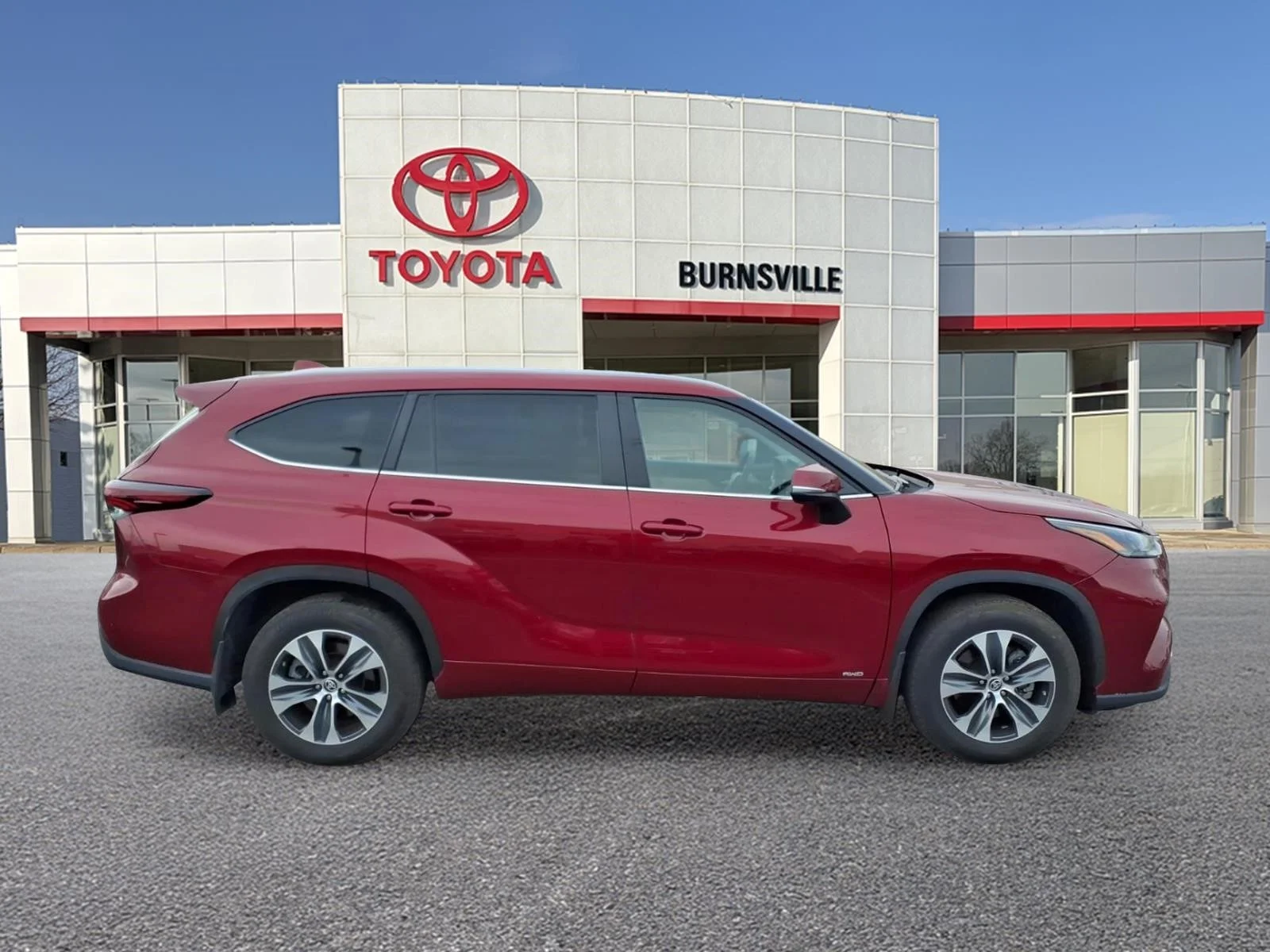 Certified 2025 Toyota Highlander XLE with VIN 5TDKBRCH2SS651395 for sale in Burnsville, Minnesota