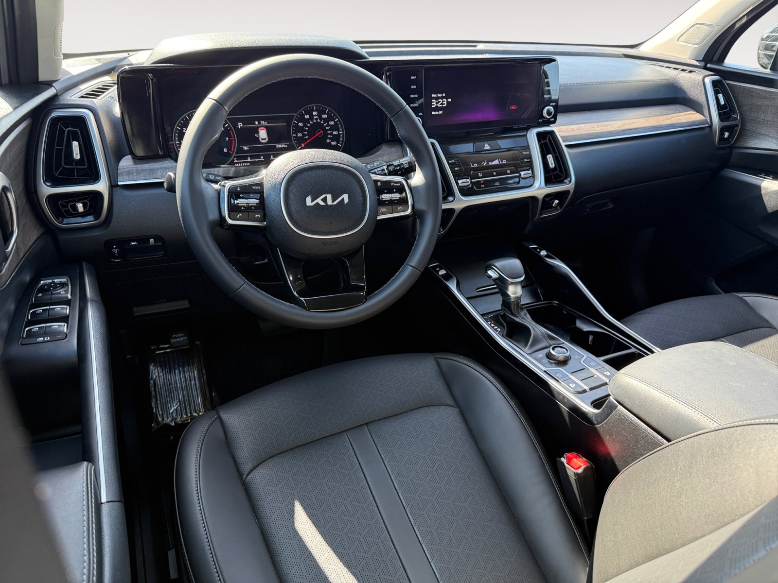 Used 2022 Wolf Gray Kia S image 15