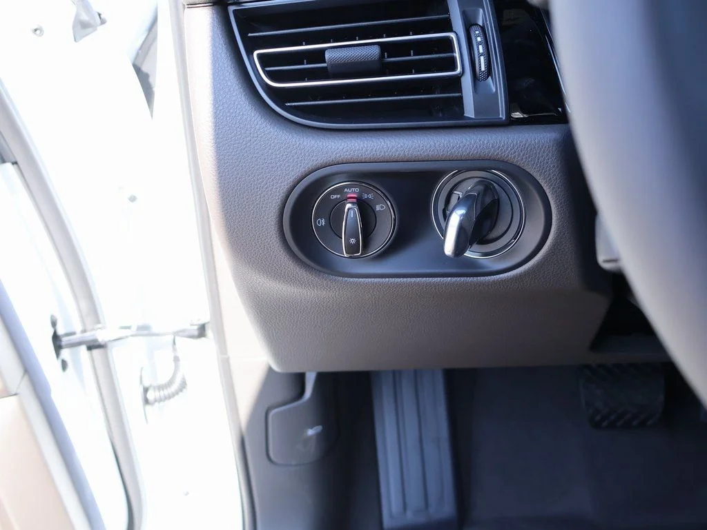 Used 2026 Carrara White Metallic Porsche  image 32