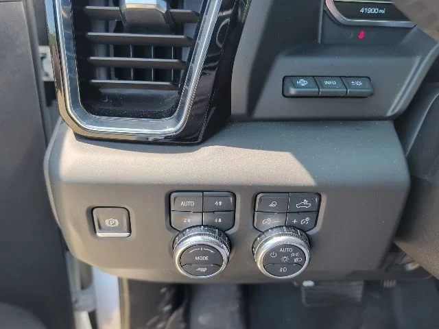 Used 2025 White GMC Denali image 20