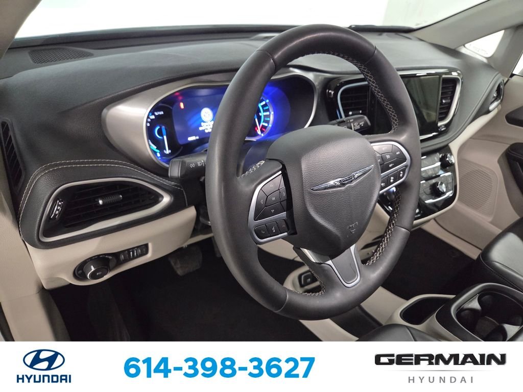 Used 2023 White Chrysler Touring L image 18