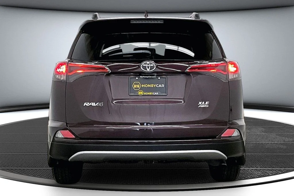 Used 2018 Black Toyota XLE image 5