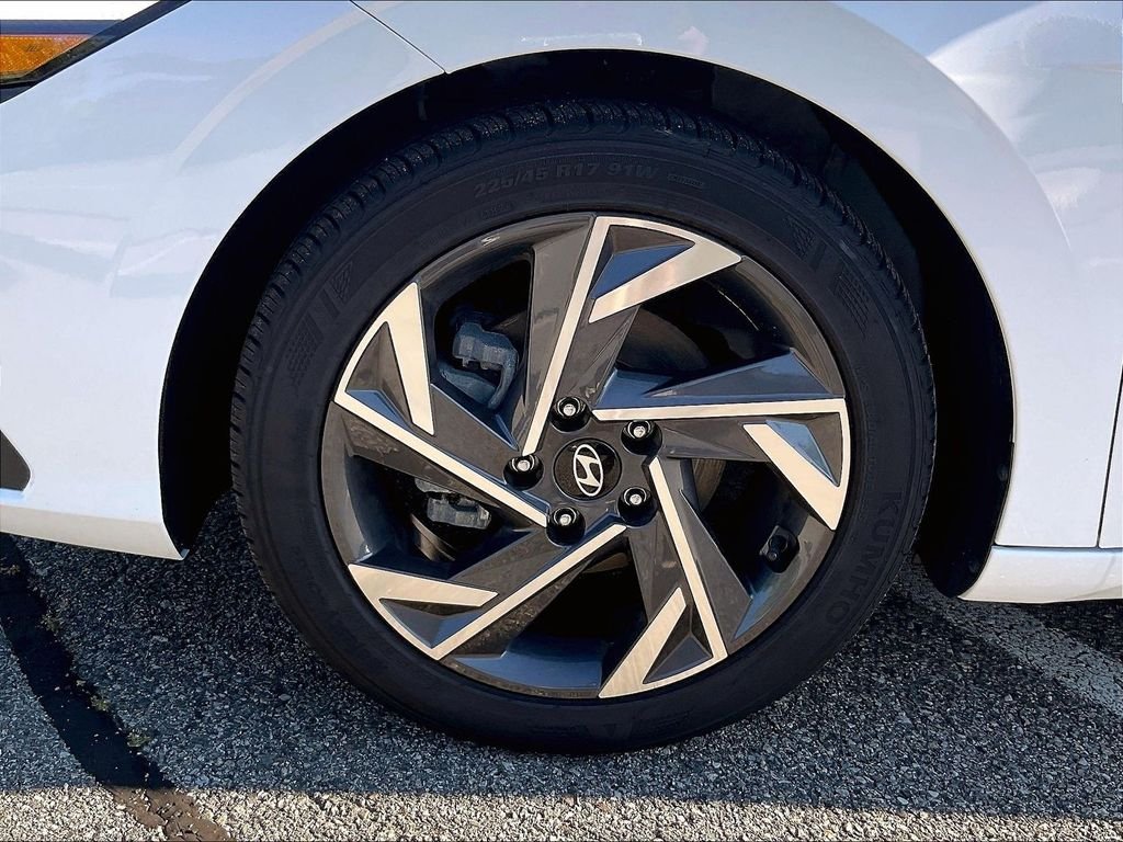 Used 2025 White Hyundai SEL Sport image 7