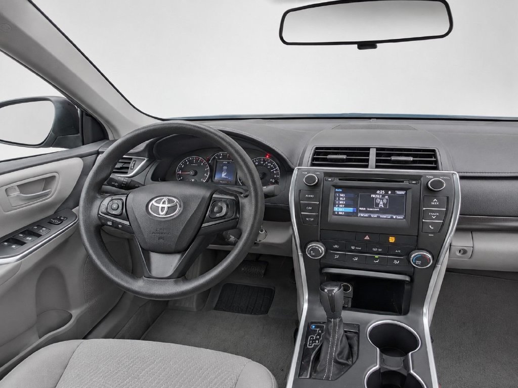 Used 2015 Gray Toyota LE image 20