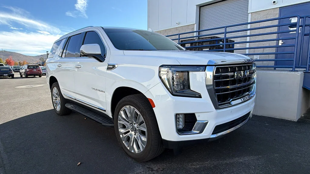 Used 2022 Summit White GMC SLT image 1