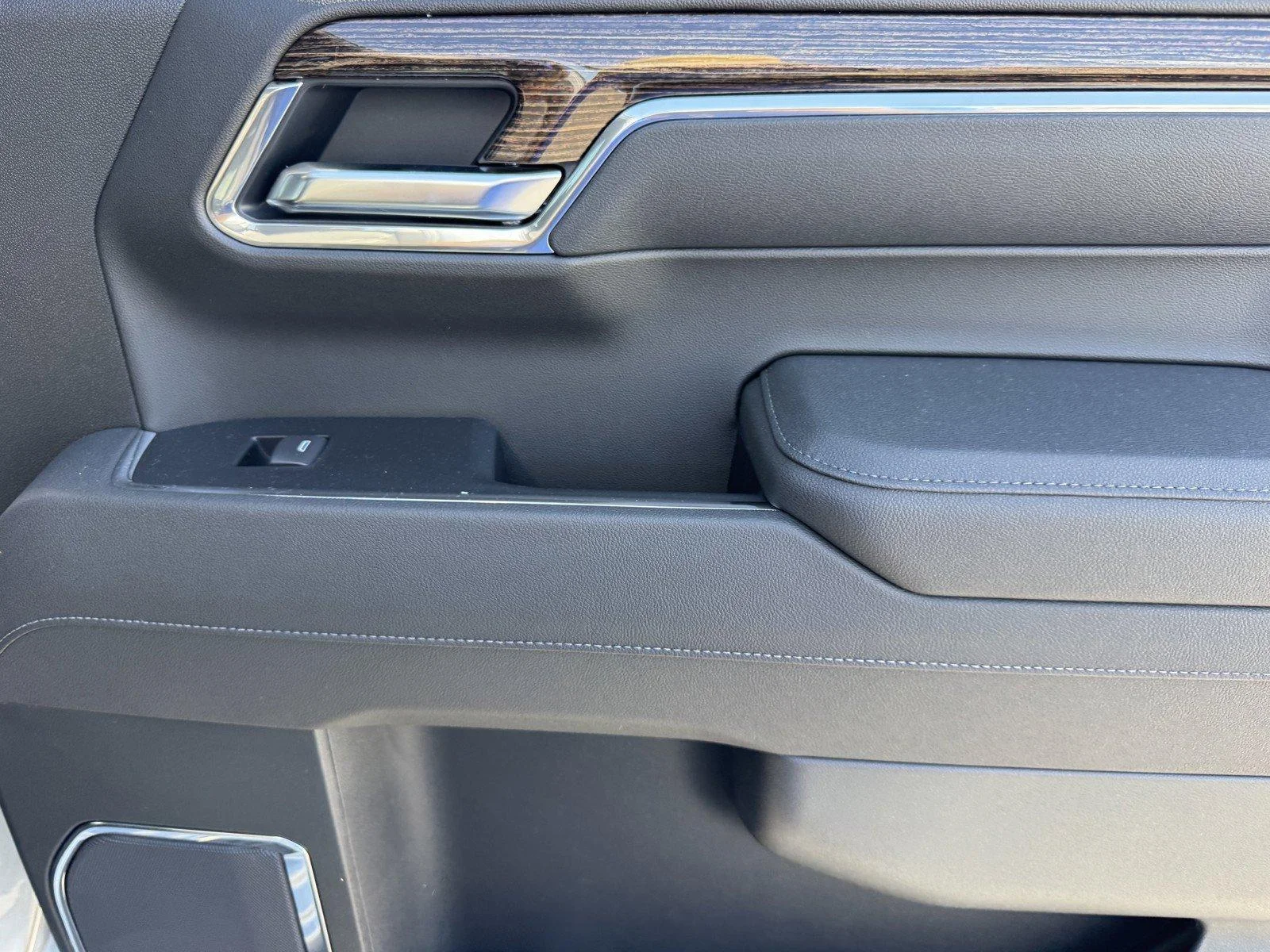 New 2026 Sterling Metallic GMC Elevation image 10