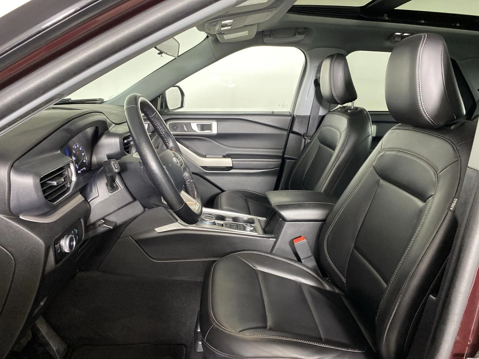 Used 2023 Jewel Red Metallic Tinted Clearcoat Ford XLT image 20