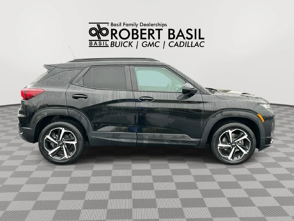 Used 2023 MOSAIC BLACK METALLIC Chevrolet RS image 9