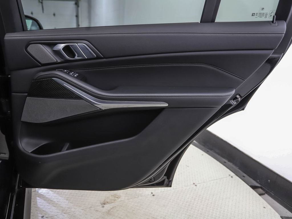 Used 2026 Black Sapphire Metallic BMW M60i image 31