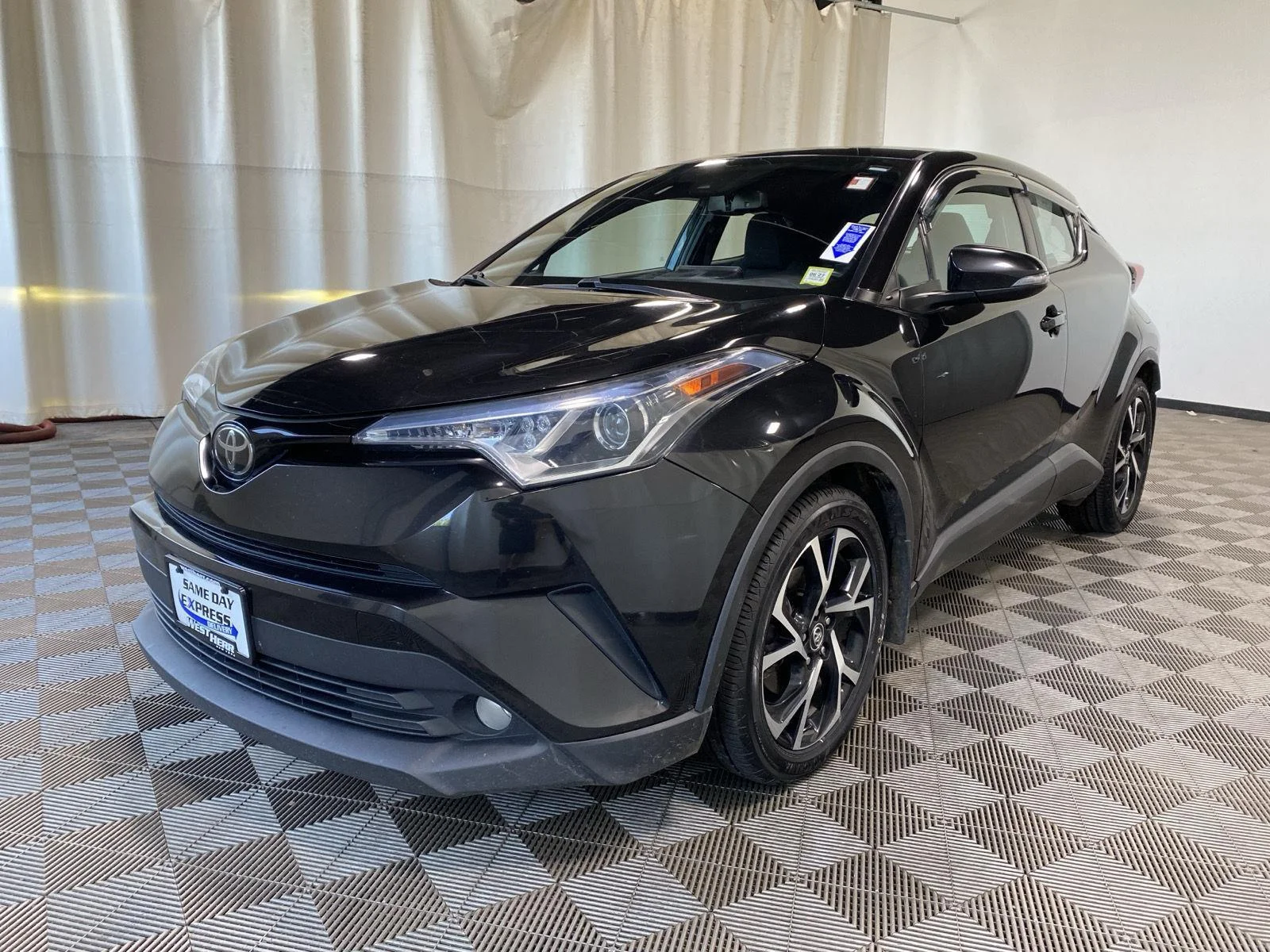 Used 2018 Black Sand Pearl Toyota XLE Premium image 5