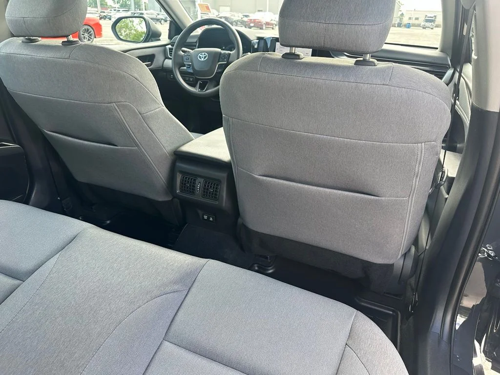 2025 Toyota Camry LE - Photo 25