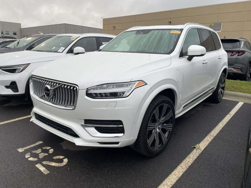 Used 2021 Crystal White Metallic Volvo Inscription image 2