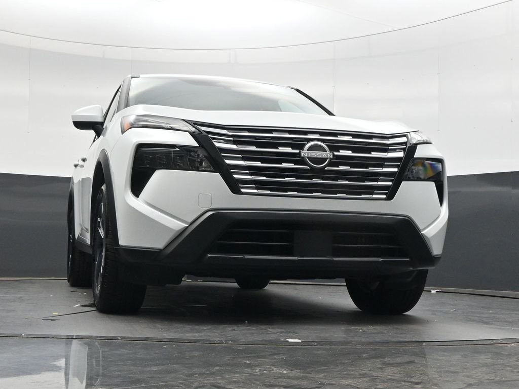 Used 2025 White Nissan SV image 39