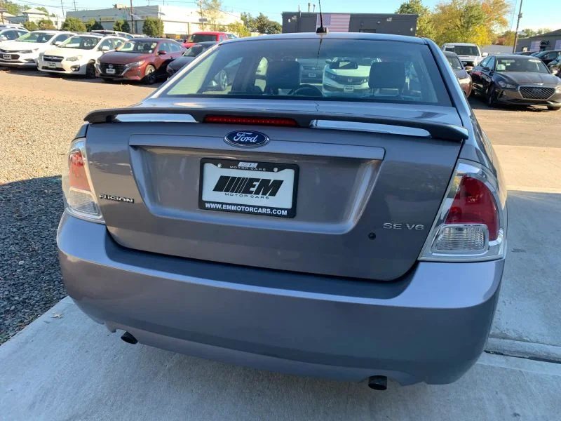 Used 2007 Gray Ford SE Sedan 4D image 10
