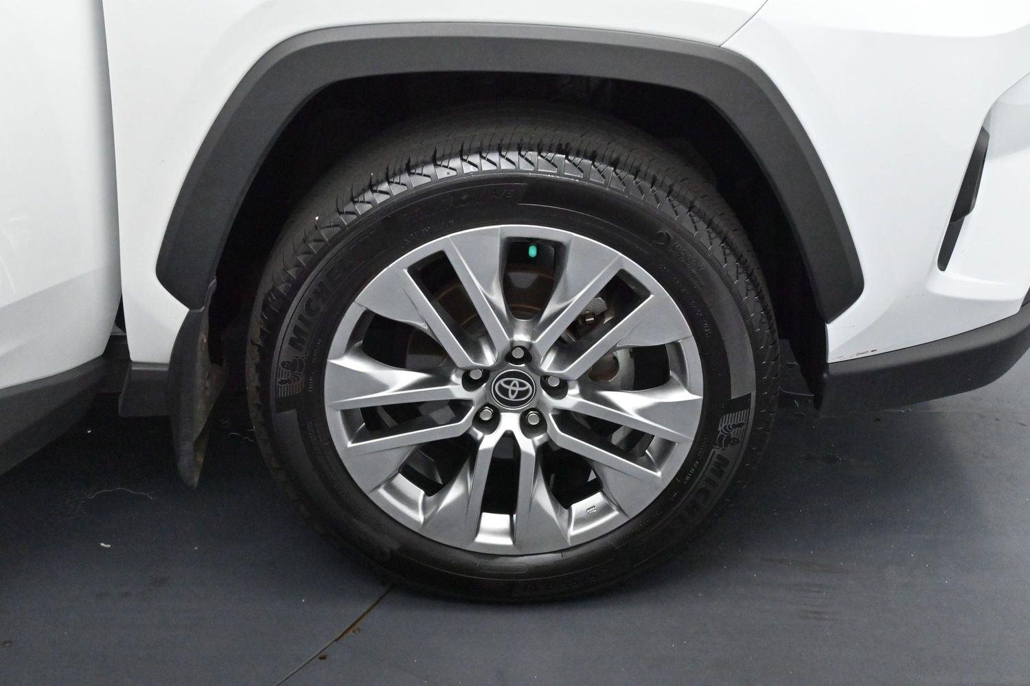 Used 2025 Wind Chill Pearl Toyota Limited image 36