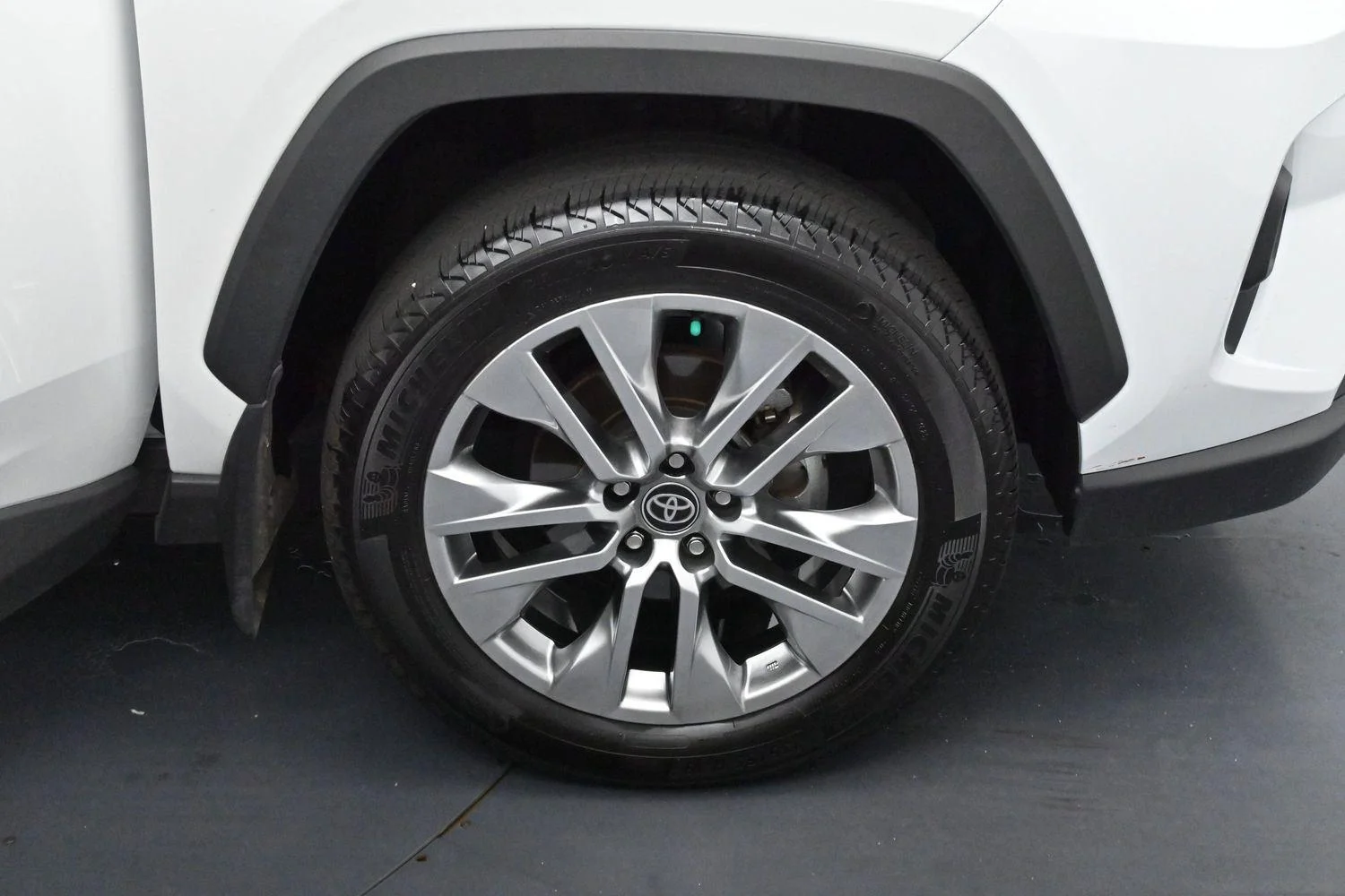 Used 2025 Wind Chill Pearl Toyota Limited image 36