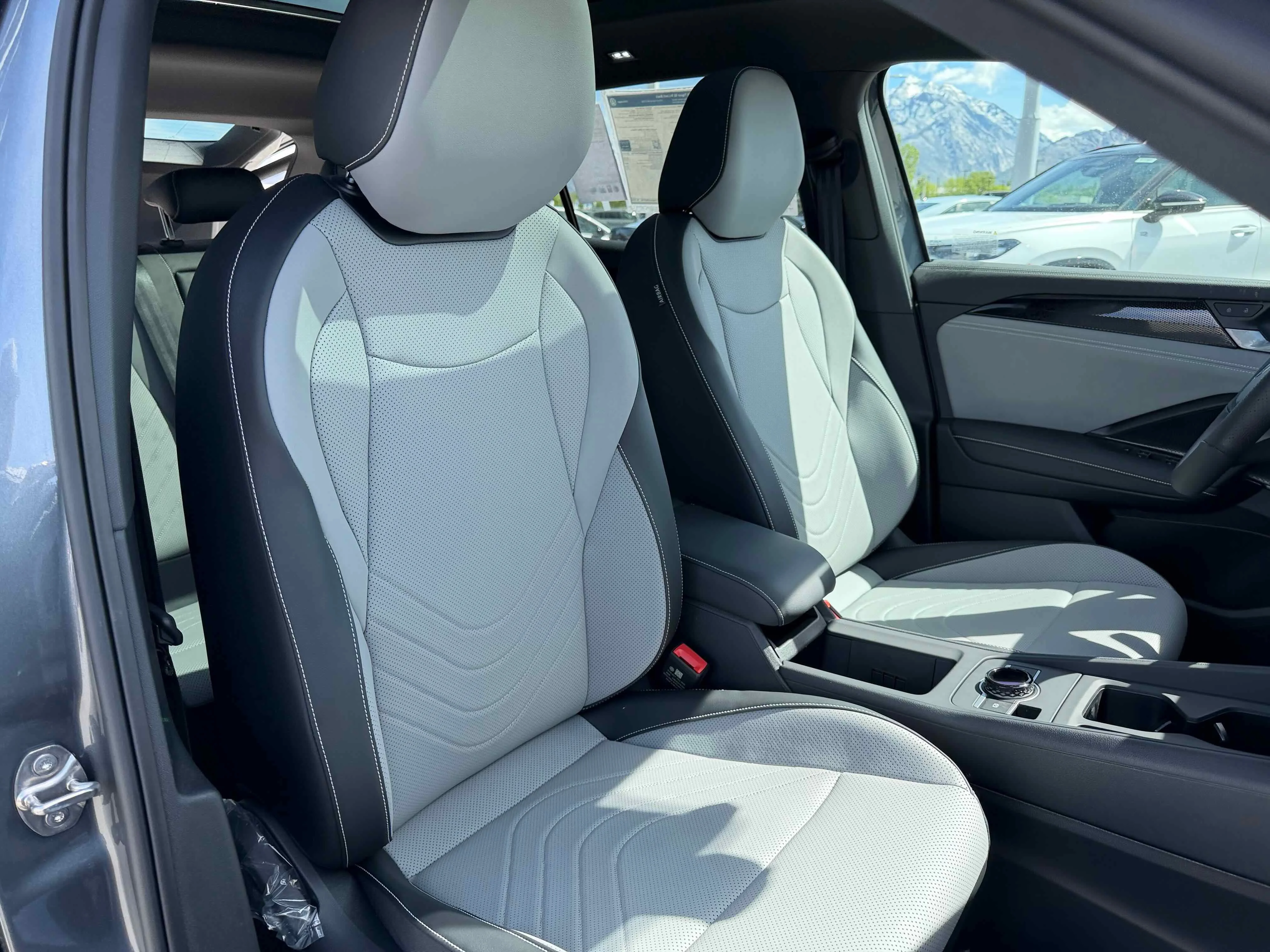 New 2026 Platinum Gray Volkswagen SE R-Line Black image 33