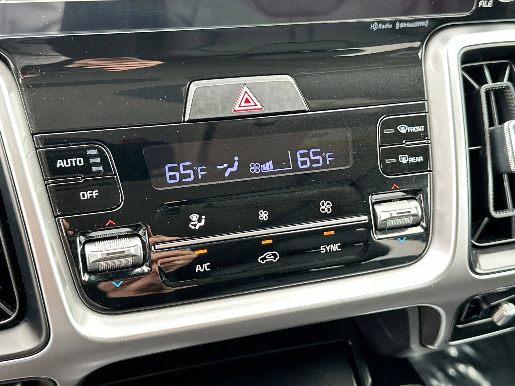2022 Kia Sorento S - Photo 19