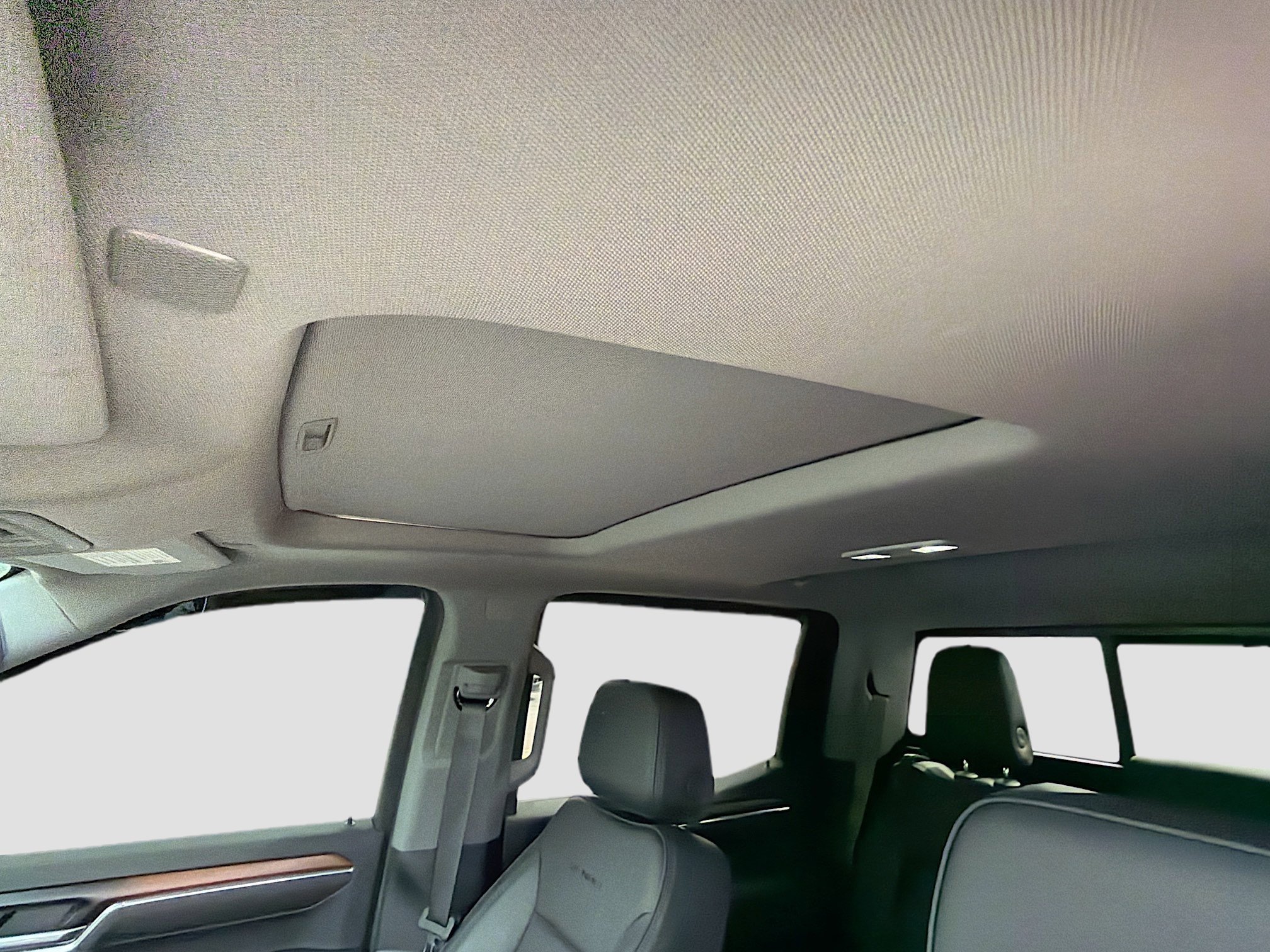 Used 2025 White Frost Tricoat GMC Denali image 26