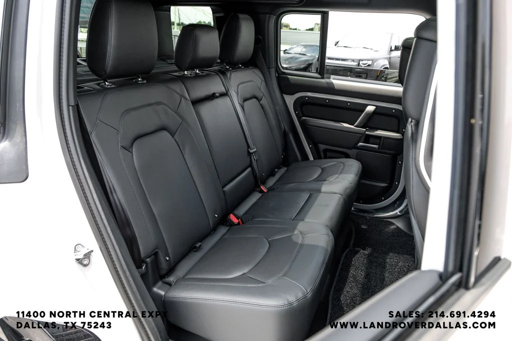 New 2026 Borasco Grey Metallic Land Rover X-Dynamic SE image 37