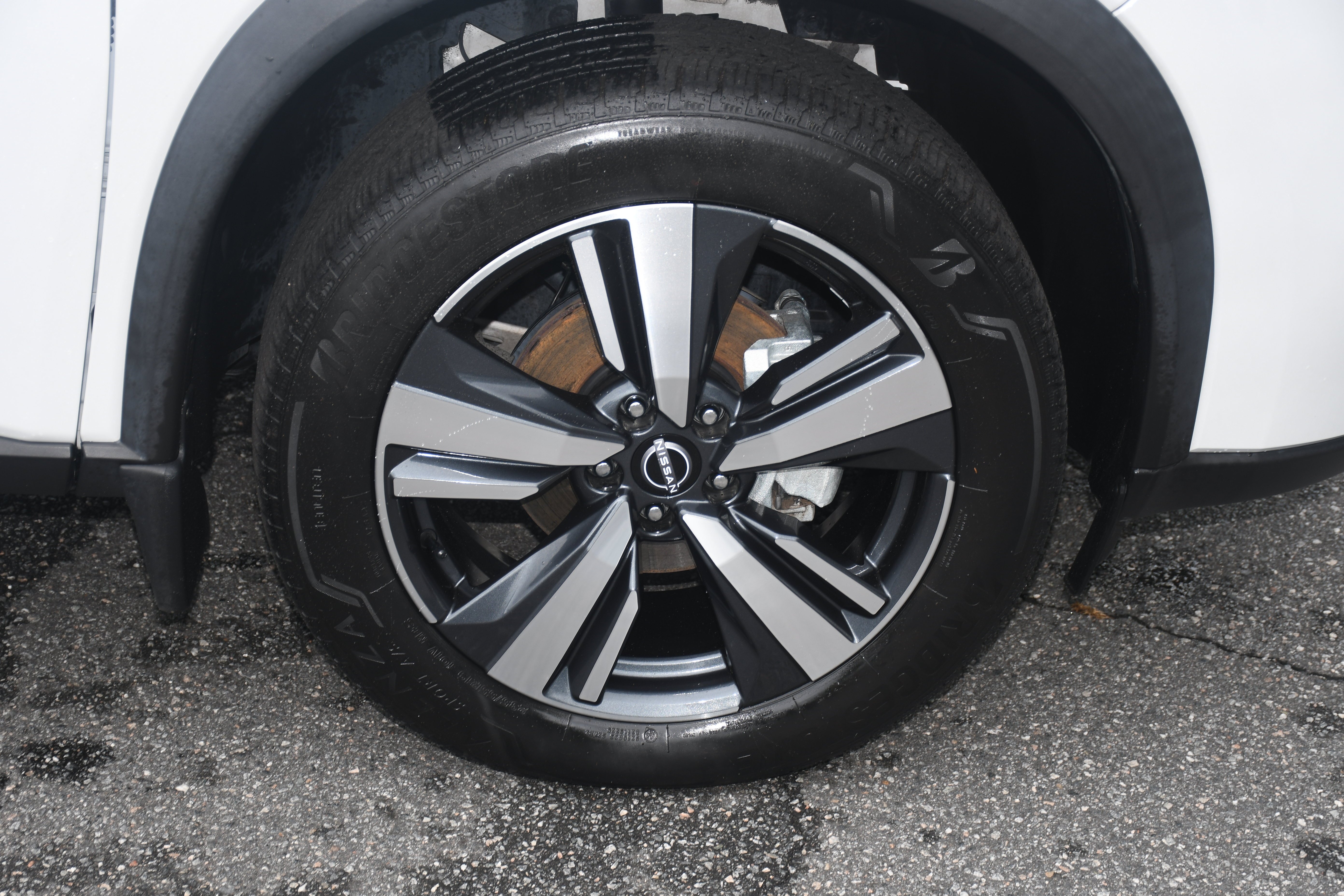 Used 2024 White Nissan SL image 22
