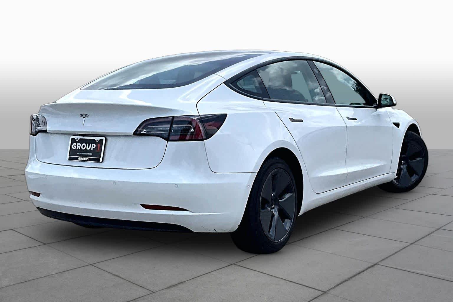 Used 2022 Pearl White Multi-Coat Tesla  image 11