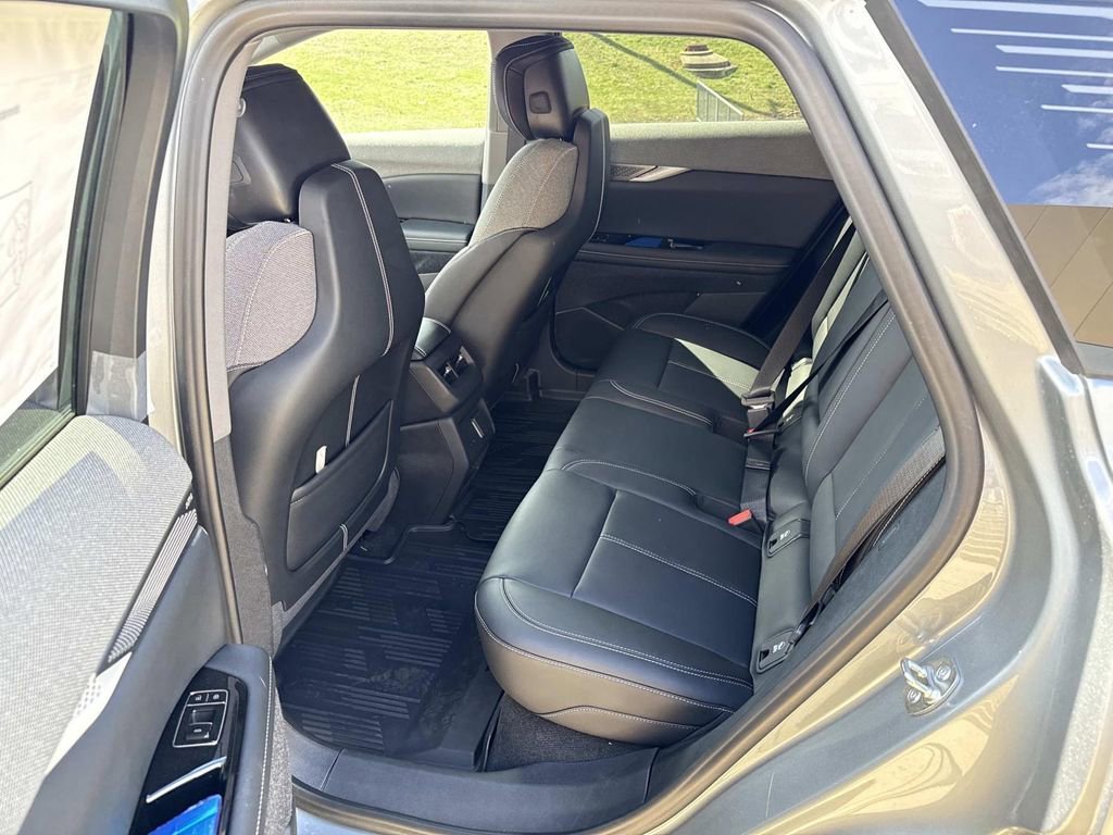 2026 Cadillac OPTIQ Luxury - Photo 9