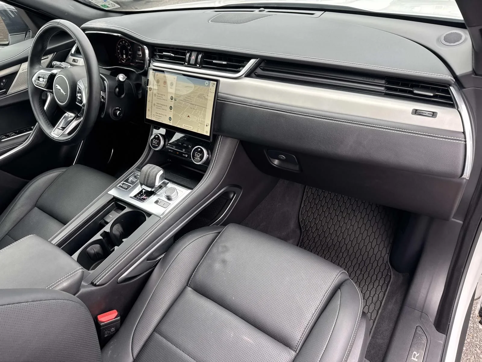 2025 Jaguar F-PACE R-Dynamic S - Photo 13