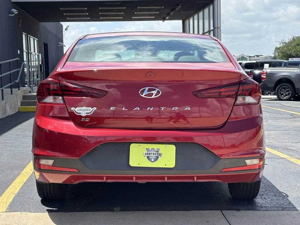 Used 2020 Red Hyundai SE image 7