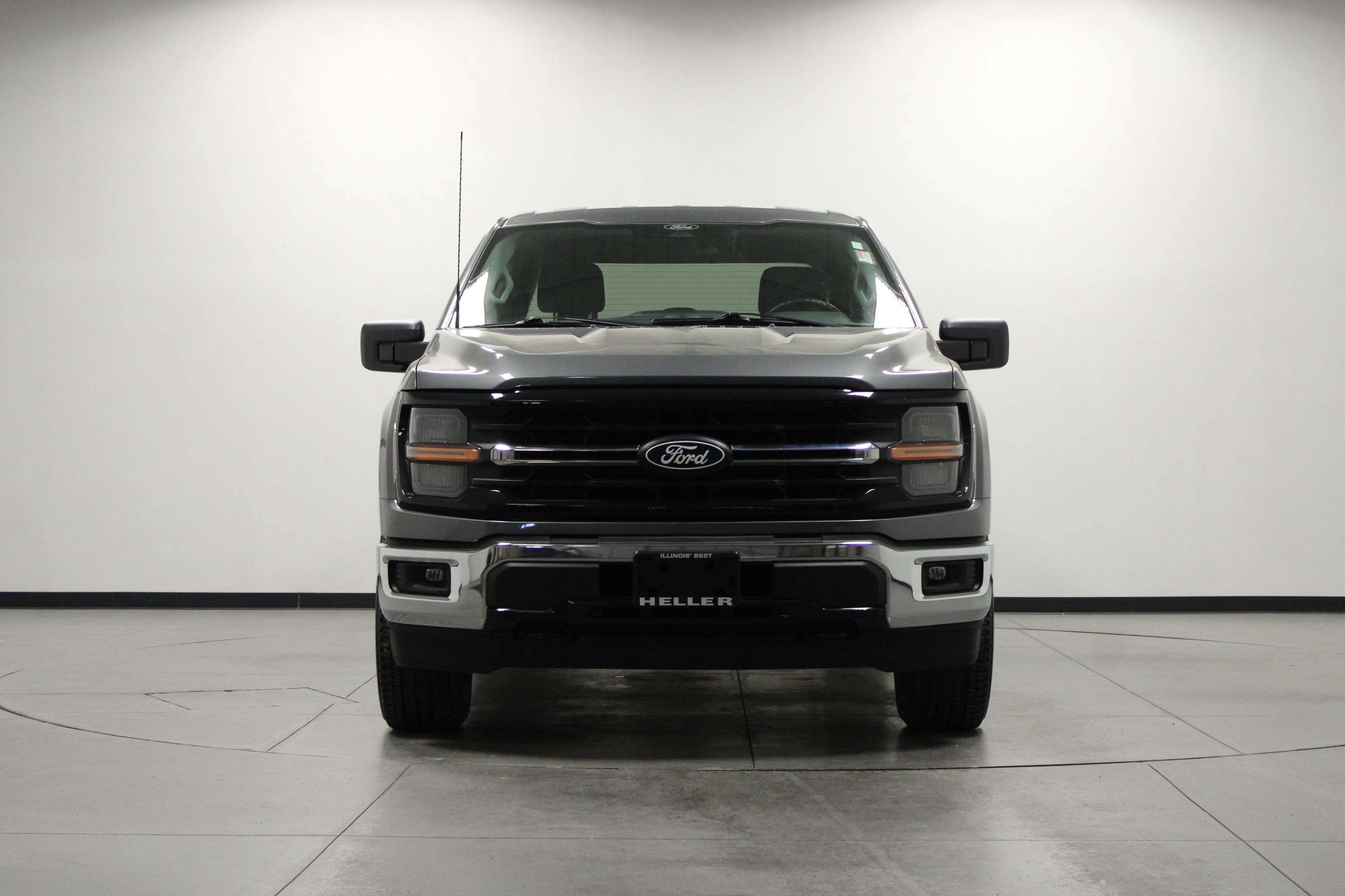 Used 2025 Carbonized Gray Metallic Ford XLT image 9