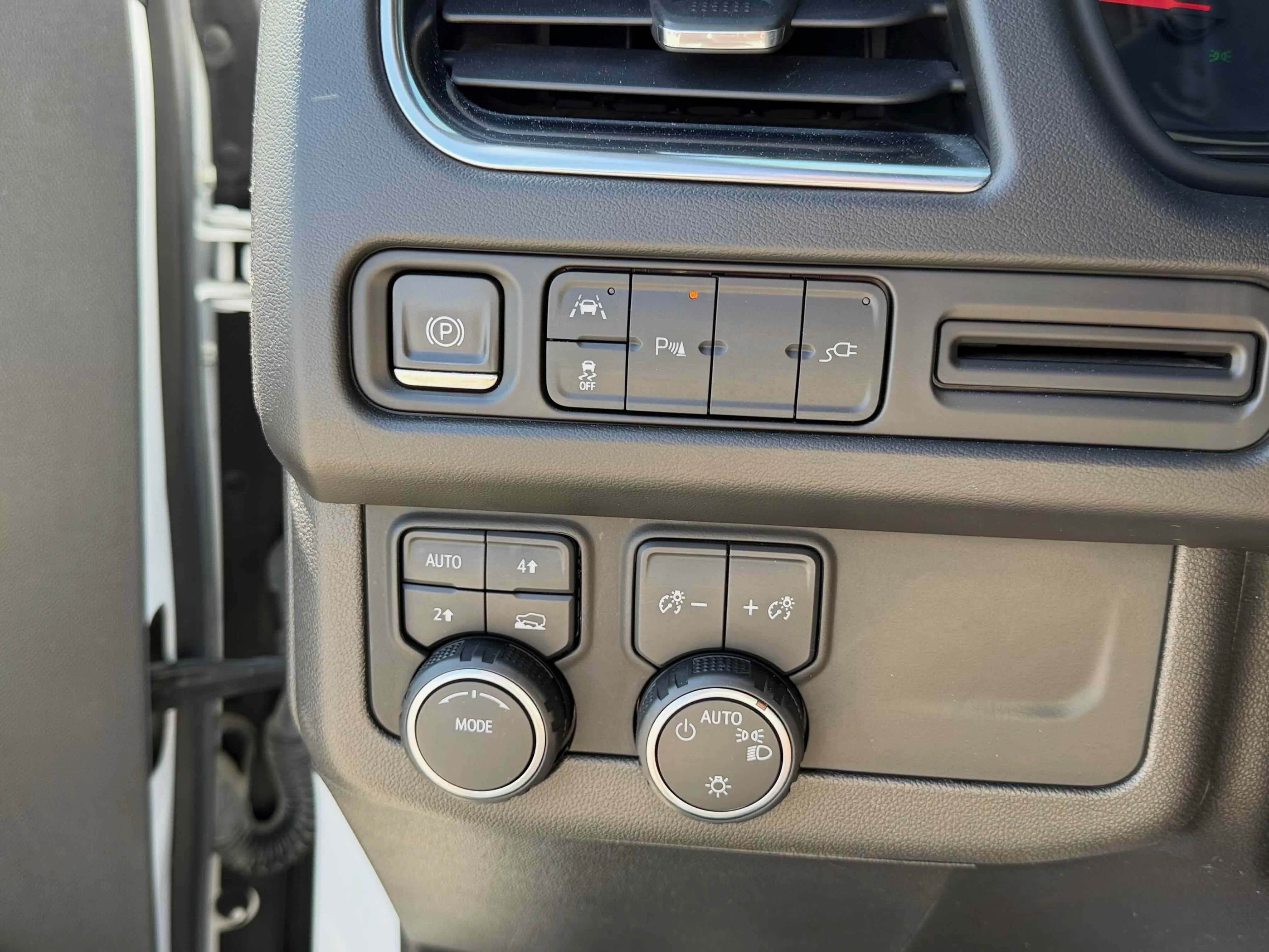 Used 2022 White Chevrolet LS image 26