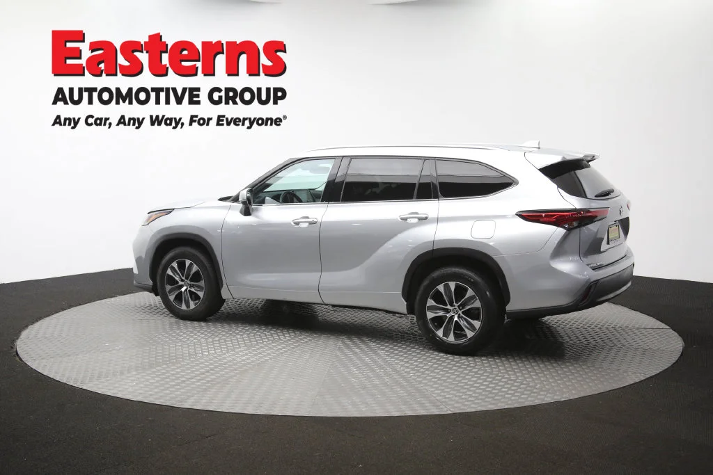 Used 2021 Silver Toyota XLE image 69