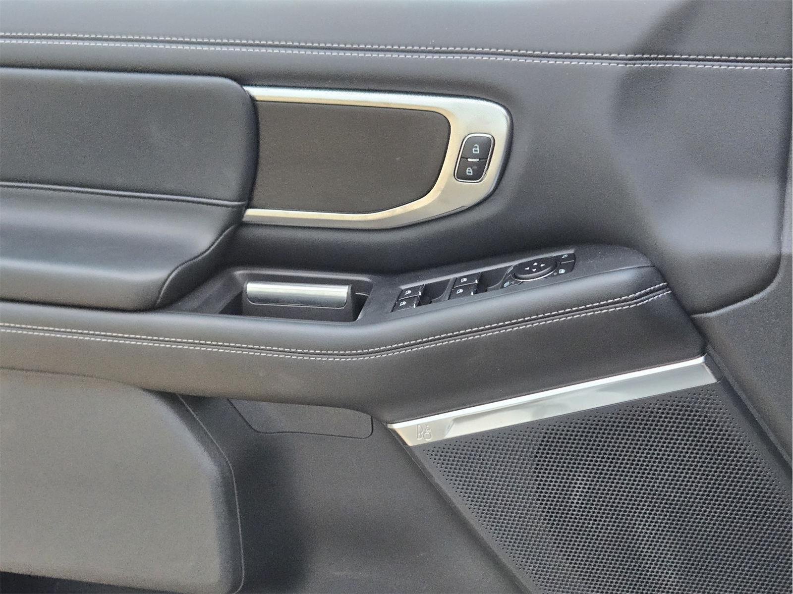 New 2026 Star White Metallic Tri-Coat Ford MAX Platinum® image 15
