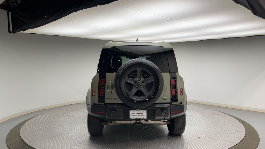 Used 2023 Pangea Green Metallic Land Rover S image 3
