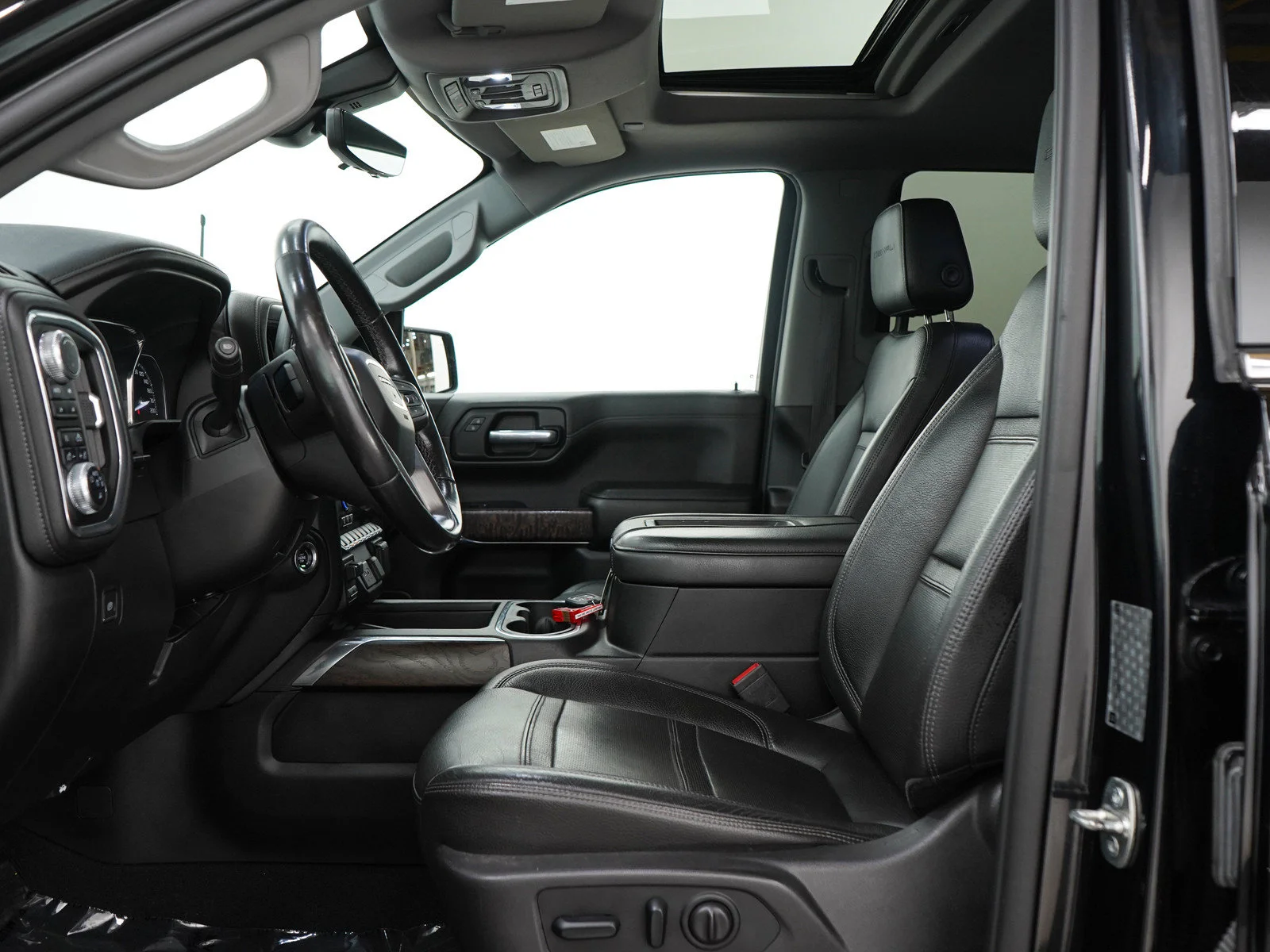 Used 2019 Black GMC Denali image 25