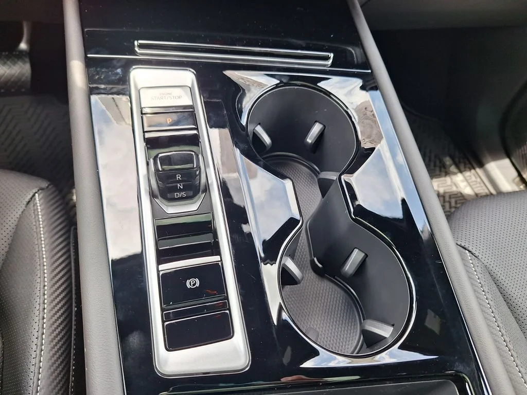 New 2026 Black Volkswagen 2.0T SE w/Technology image 18