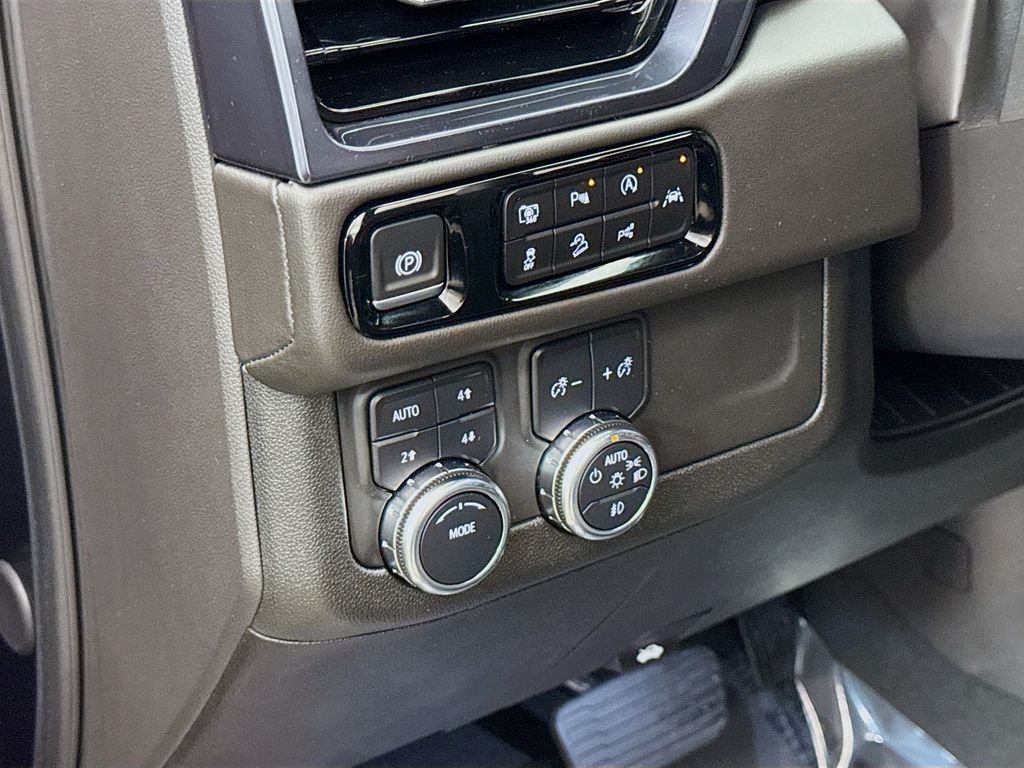 2025 GMC Yukon AT4 - Photo 12