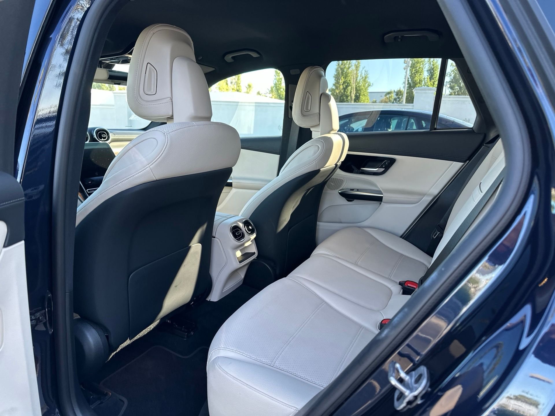 Used 2024  Mercedes-Benz GLC 300 image 9
