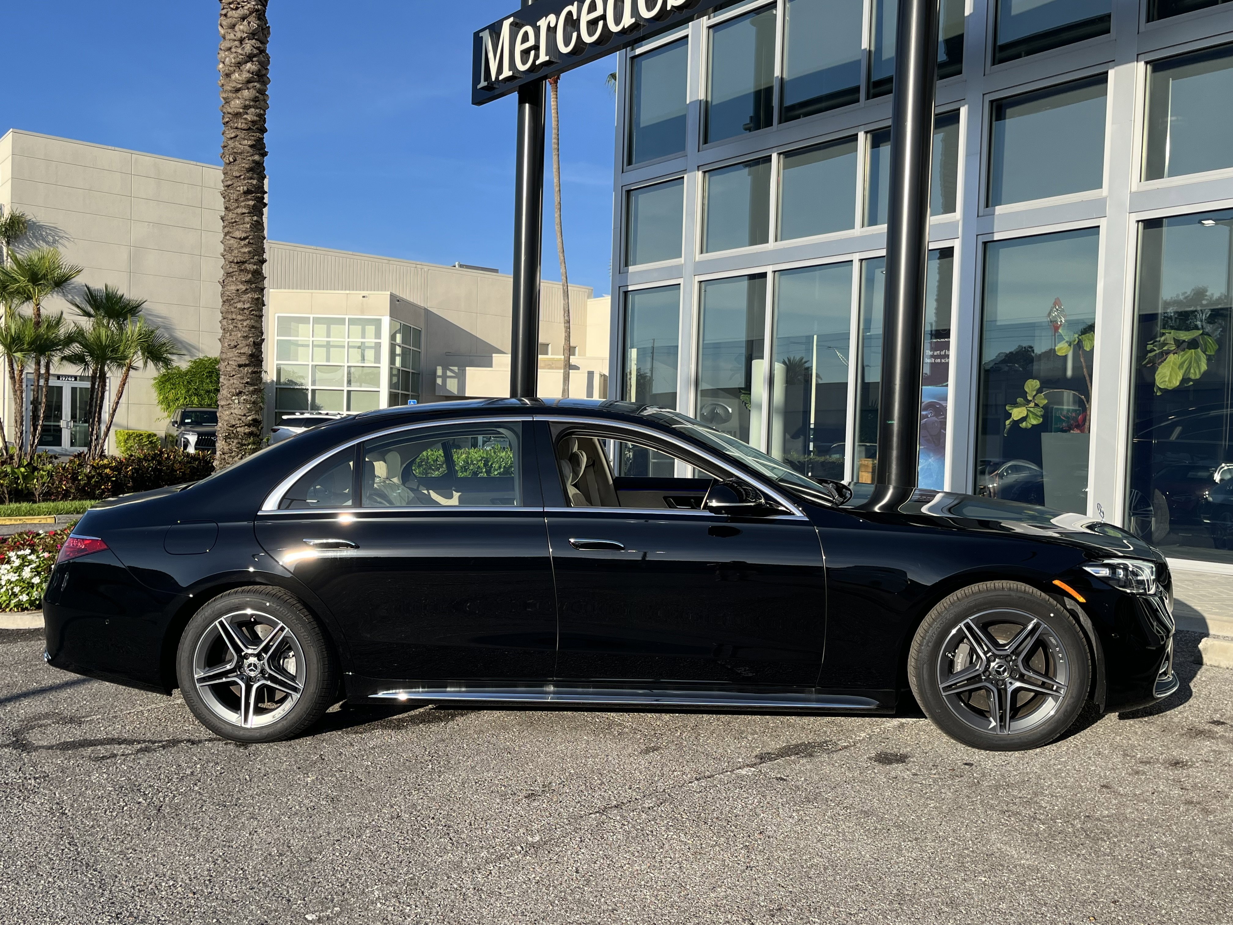 New 2026 Black Mercedes-Benz S 580e image 8