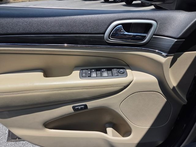 Used 2019 Gray Jeep Limited image 29