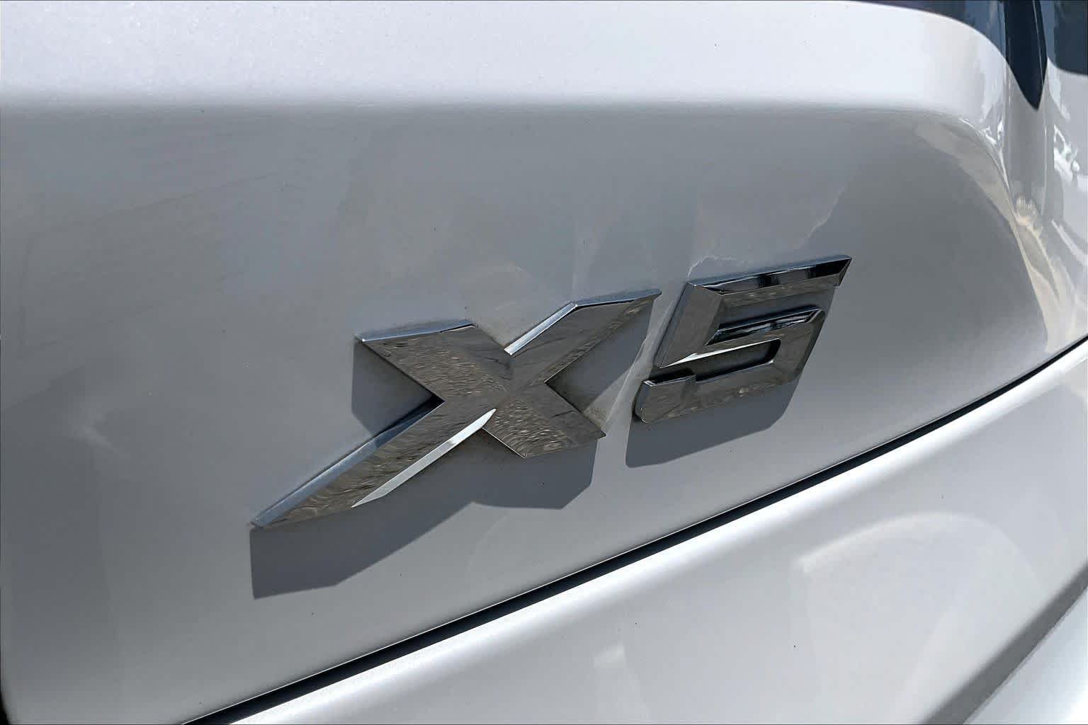 Used 2022 Mineral White Metallic BMW sDrive40i image 10
