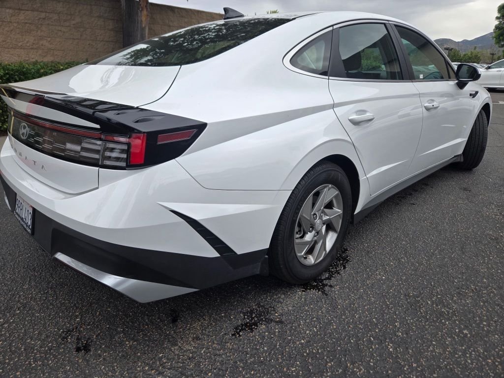 Used 2025 White Hyundai SE image 8