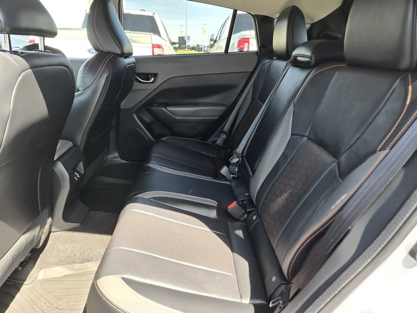 Used 2025 Ice Silver Metallic Subaru Limited image 29