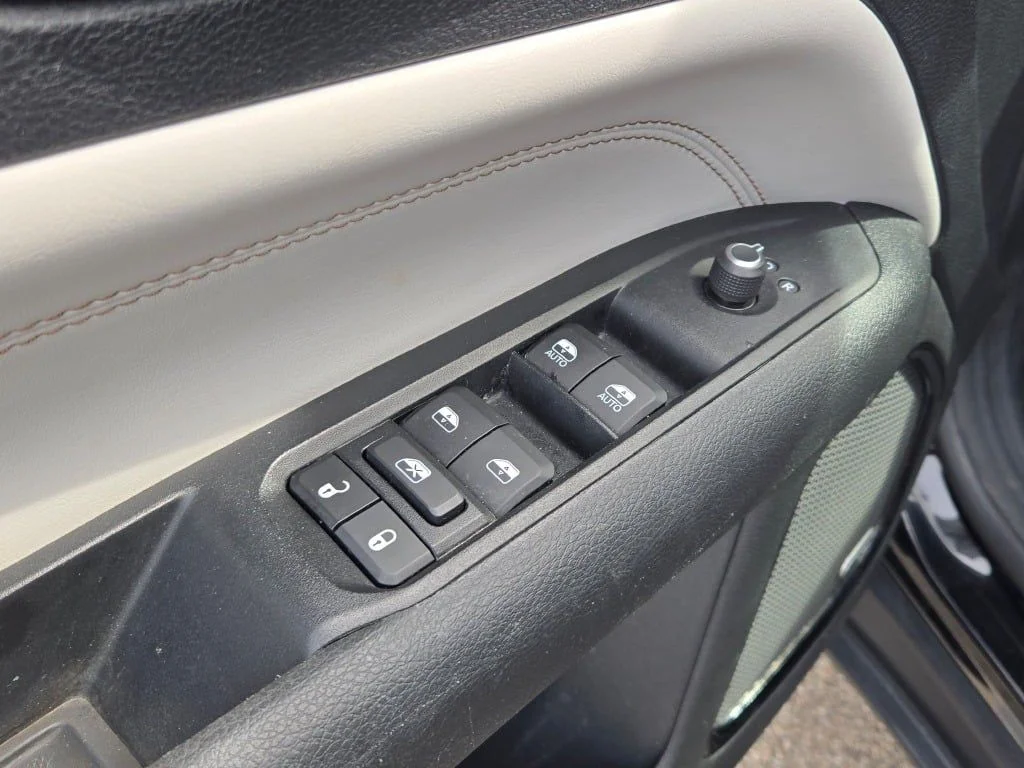 Used 2022 Black Jeep Limited image 21