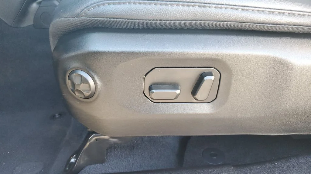 Used 2025 Black Jeep High Tide image 22