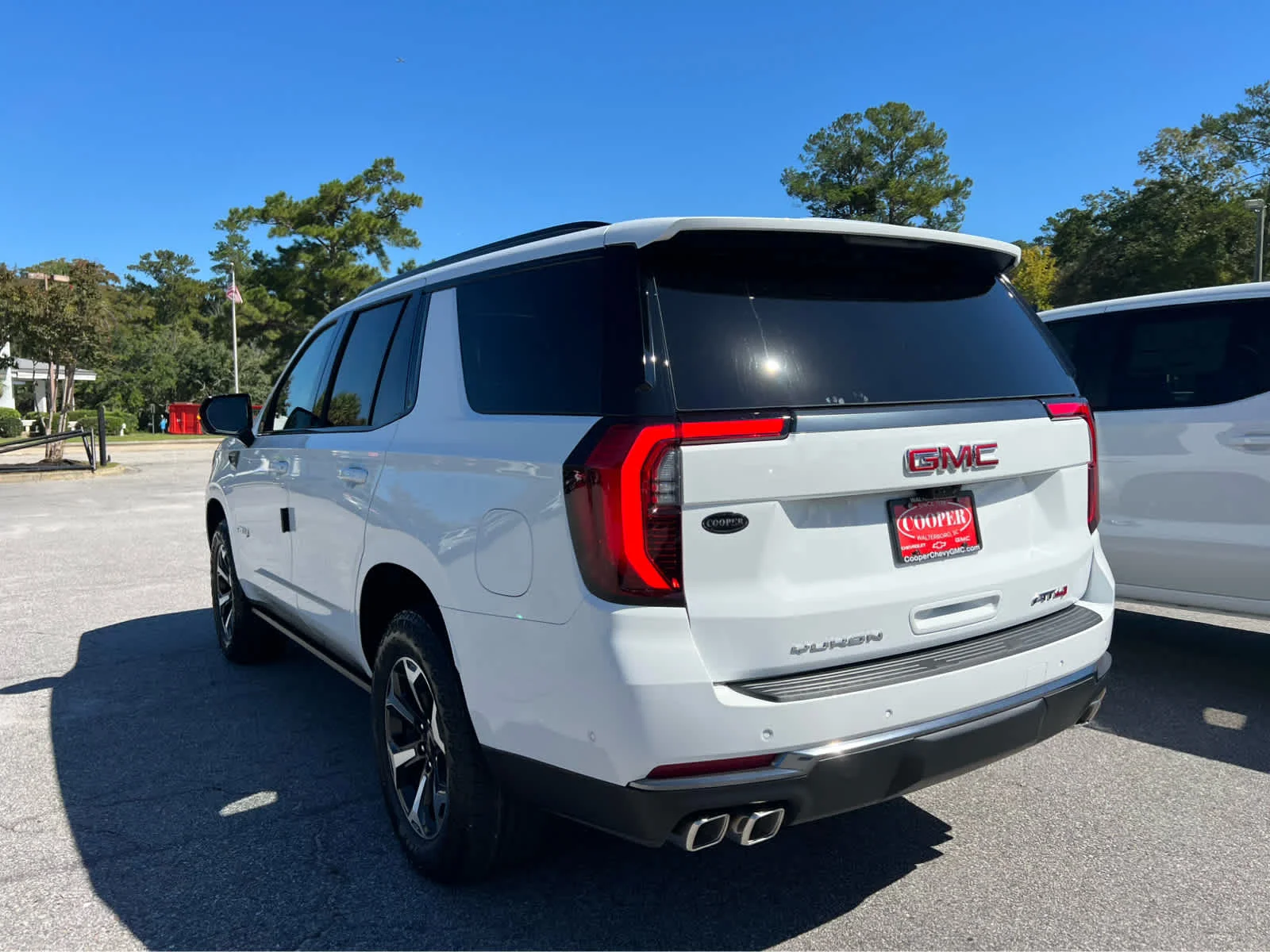 New 2026 Summit White GMC AT4 image 4