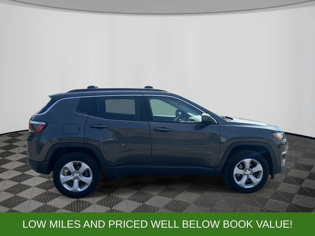 Used 2018 Gray Jeep Latitude image 6